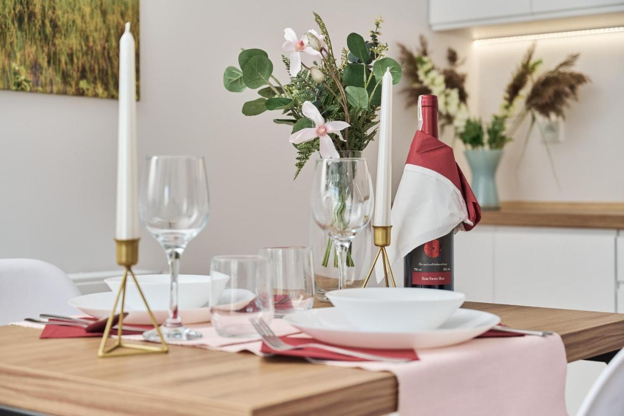 Modern Elegance Apartments Wroclaw With Ac By Noclegi Renters Buitenkant foto